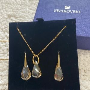 Gold/yellow teardrop Swarovski crystal earrings/necklace set.